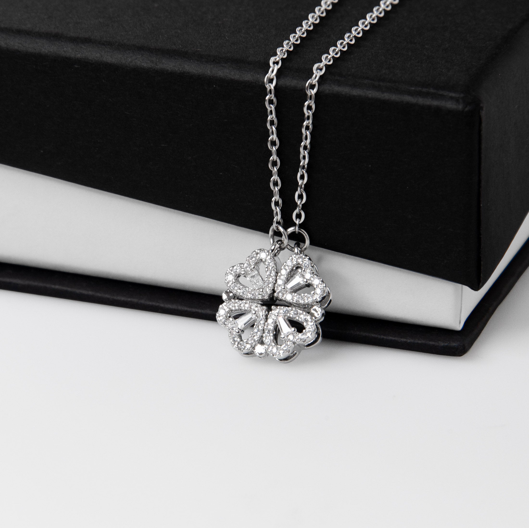 ✨ Timeless Elegance Crystal Pendant Necklace - A Gift She'll Treasure Forever ✨